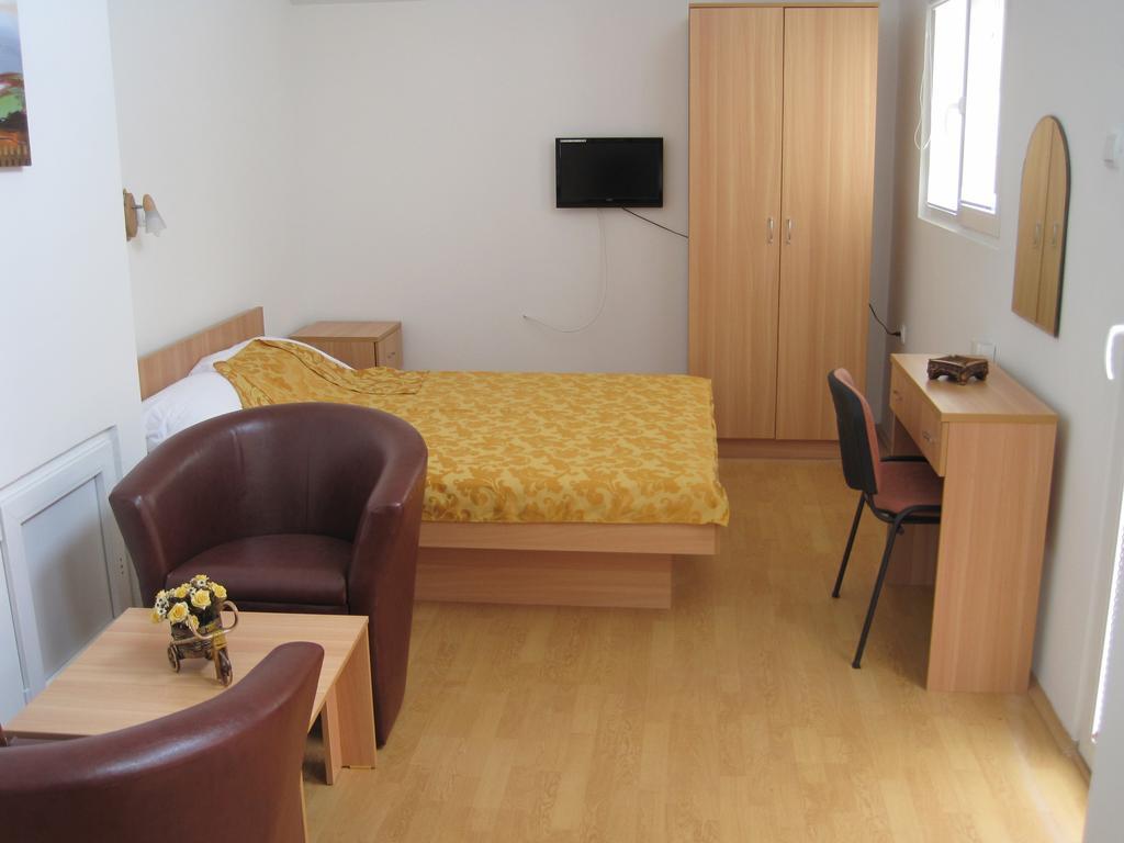 Motel Livija Petrovec Exteriér fotografie